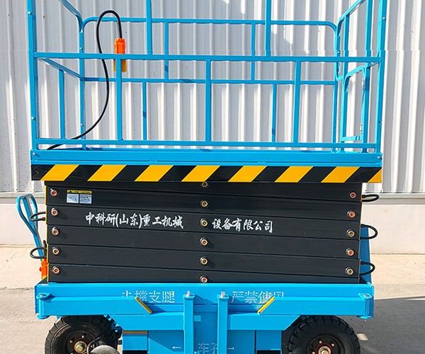 德安自行走升降机